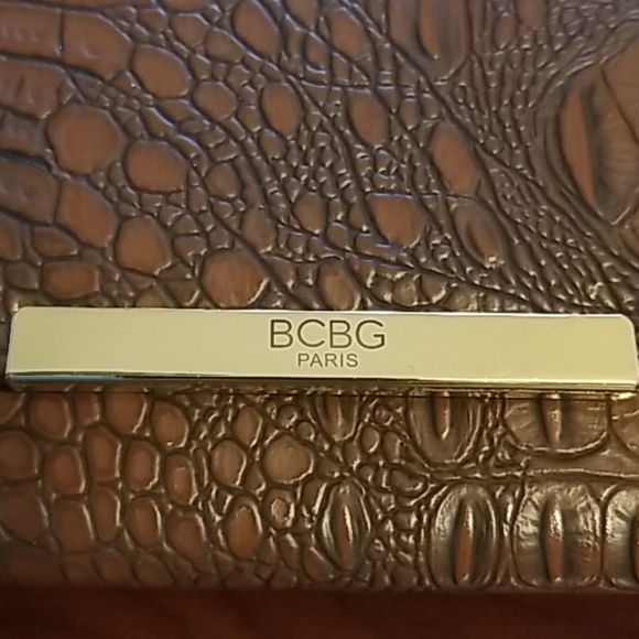 BCBG PARIS Tri-Fold Wallet - Boxed - Picture 10 of 13